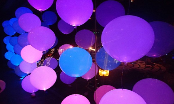 globos que brillan en la oscuridad