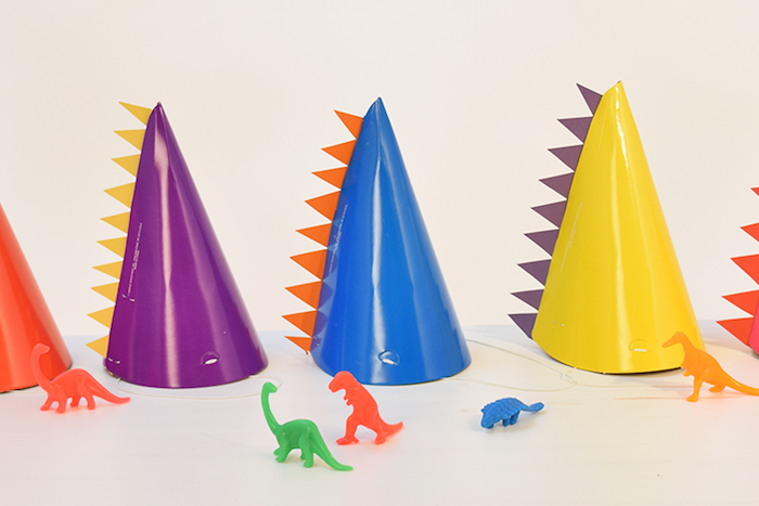gorros DIY para fiesta dinosaurios