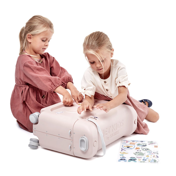 maleta RideBox™ para avión con niños