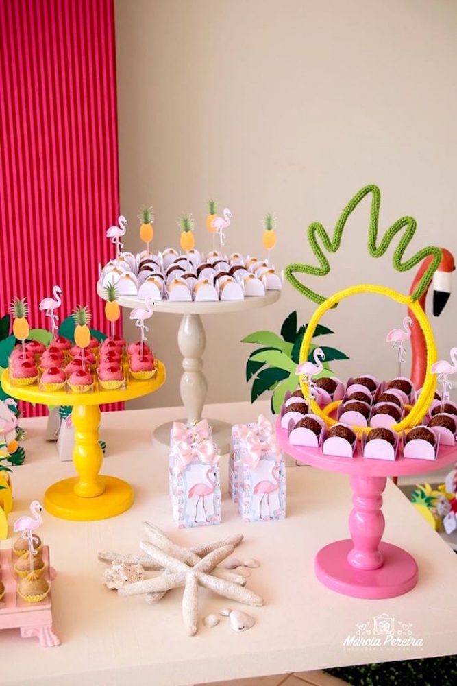 mesa de dulces para fiesta de flamencos