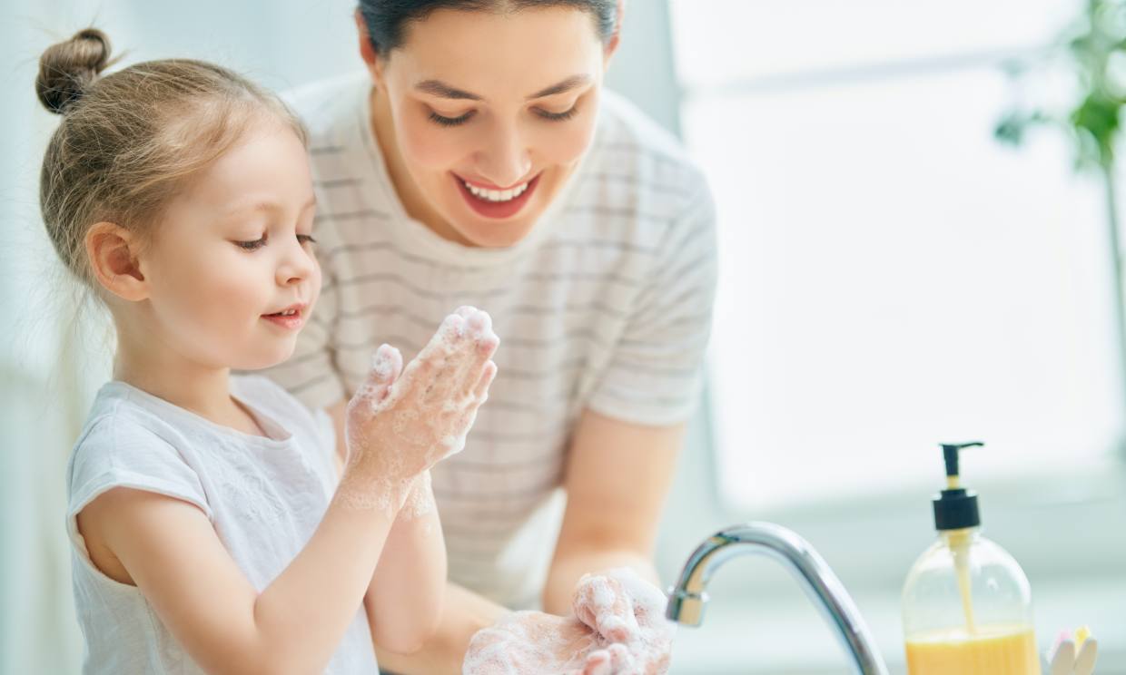 Cómo Enseñar a los Niños la Forma Correcta de Lavarse las Manos – Aprende Aquí